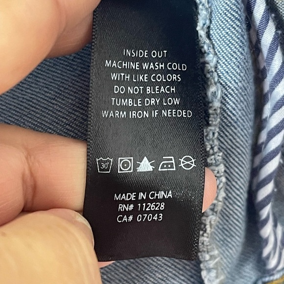 NWOT MAX JEANS BLUE DISTRESSED OVERSIZED DENIM JEAN JACKET LONG SLEEVE SMALL - Picture 8 of 14